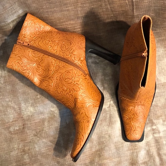 Newport News Carmel Colored Tooled Leather Boots - Picture 3 of 10